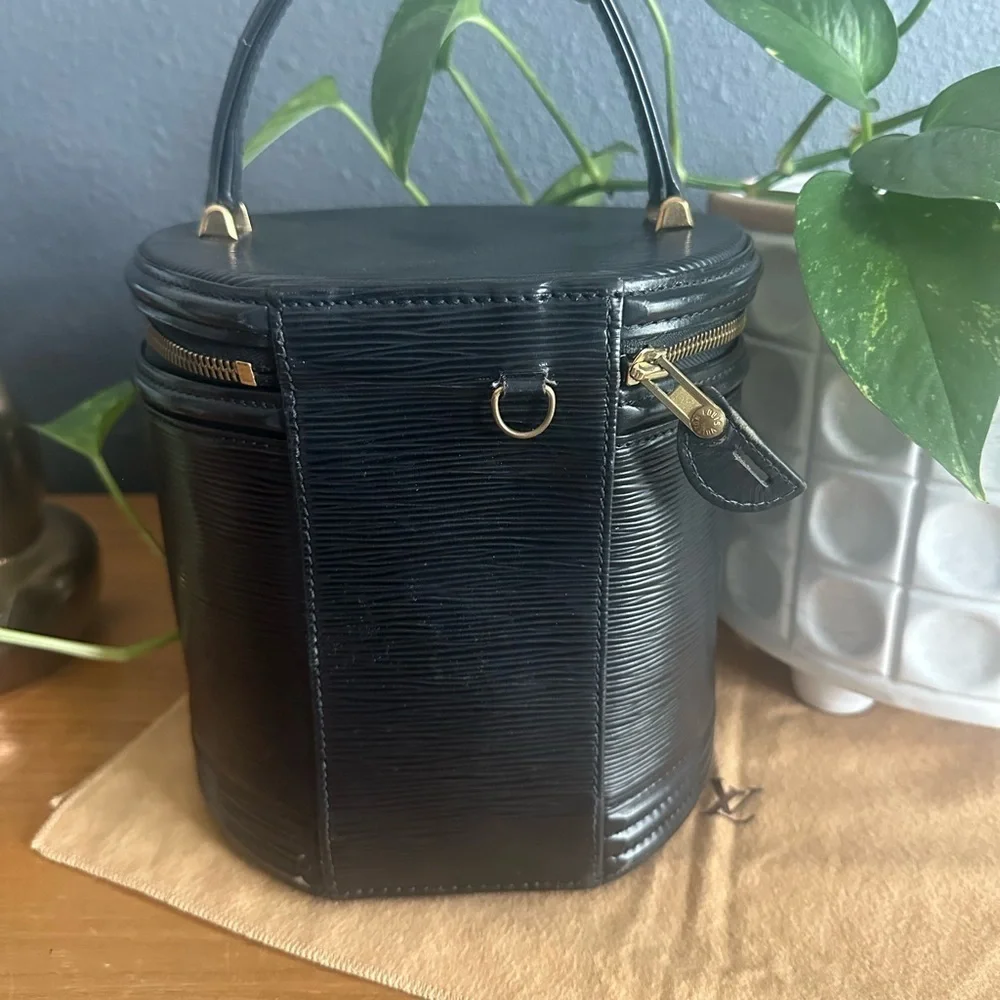 Louis Vuitton Epi Cannes Vanity Handbag Black Cosmetic Case